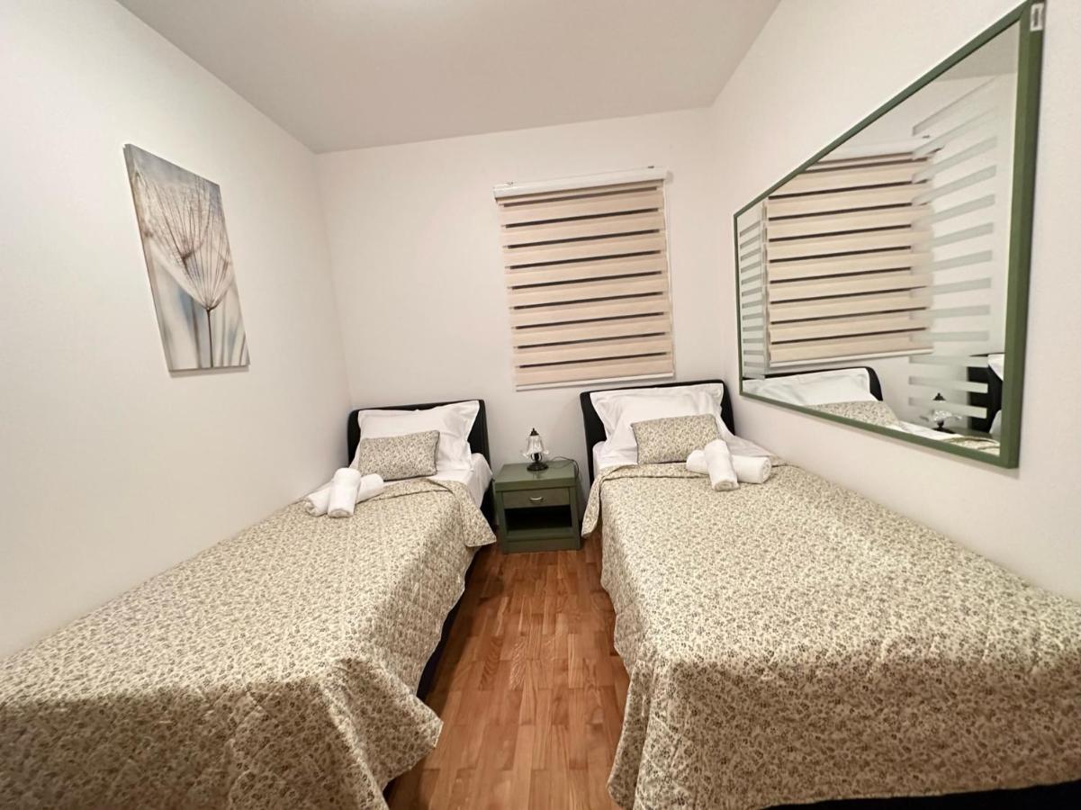 Family Apartment Макарска Экстерьер фото